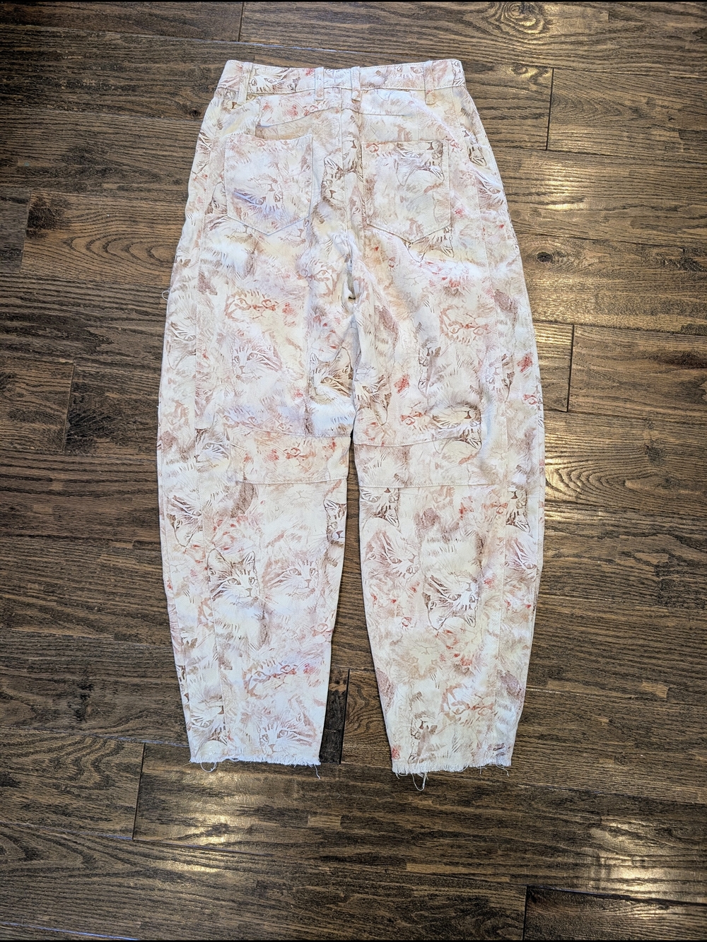 Women’s Cream, Cat Pattern Frayed Hem Jeans